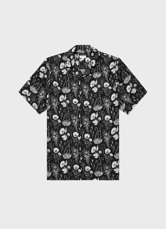 lightweight and breathable short sleeve t-shirts -Men's Leaf Print Camp Collar Shirt in Black