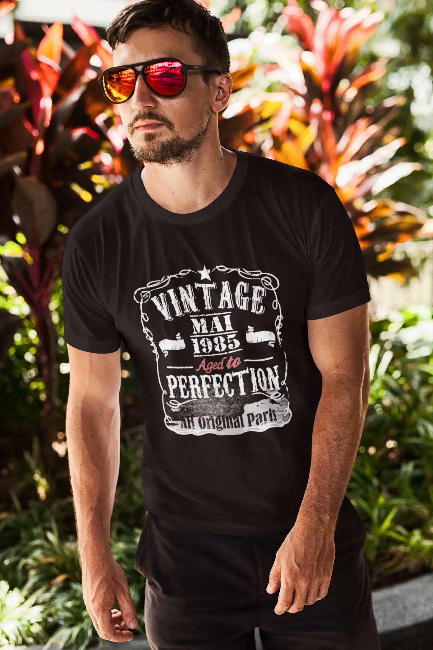 comfortable and breathable short sleeve shirts -1985 Vintage Aged to Perfection Men's T-shirt Black Birthday Gift 00490