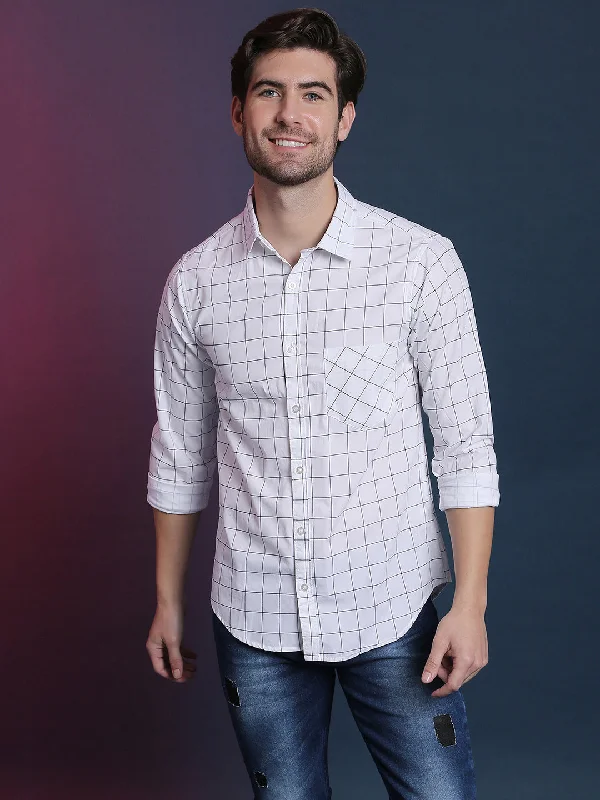 Men's techie shirts-Men Checkered Casual Spread Shirt