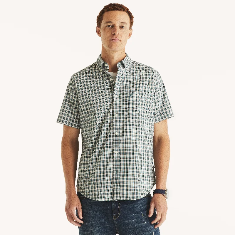 Men's breathable-knit shirts-Nautica Mens Wrinkle-Resistant Plaid Wear To Work Short-Sleeve Shirt