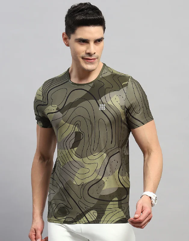 fashionable short sleeve shirts with bold prints -Men Green Printed Round Neck Half Sleeve T-Shirt