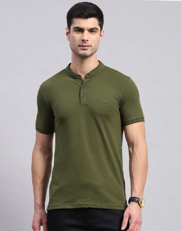 comfortable short sleeve shirts for everyday use -Men Olive Printed Mandarin Collar Half Sleeve T-Shirt